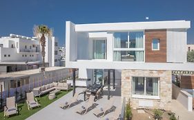 Kube Luxury Villas